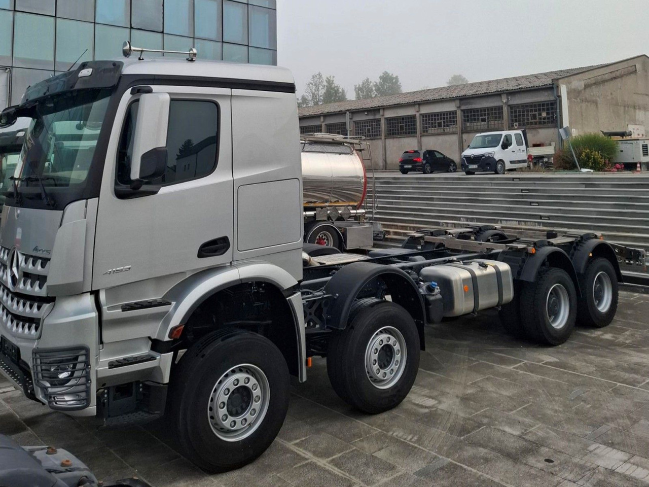 Mercedes-Benz Arocs 4153 8x4 Fahrgestell - Camión chasis: foto 1 Mercedes-Benz Arocs 4153 8x4 Fahrgestell - Camión chasis: foto 1