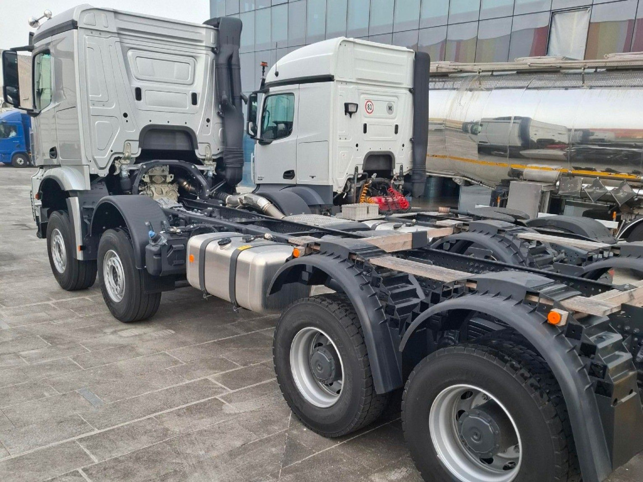 Mercedes-Benz Arocs 4153 8x4 Fahrgestell - Camión chasis: foto 3 Mercedes-Benz Arocs 4153 8x4 Fahrgestell - Camión chasis: foto 3
