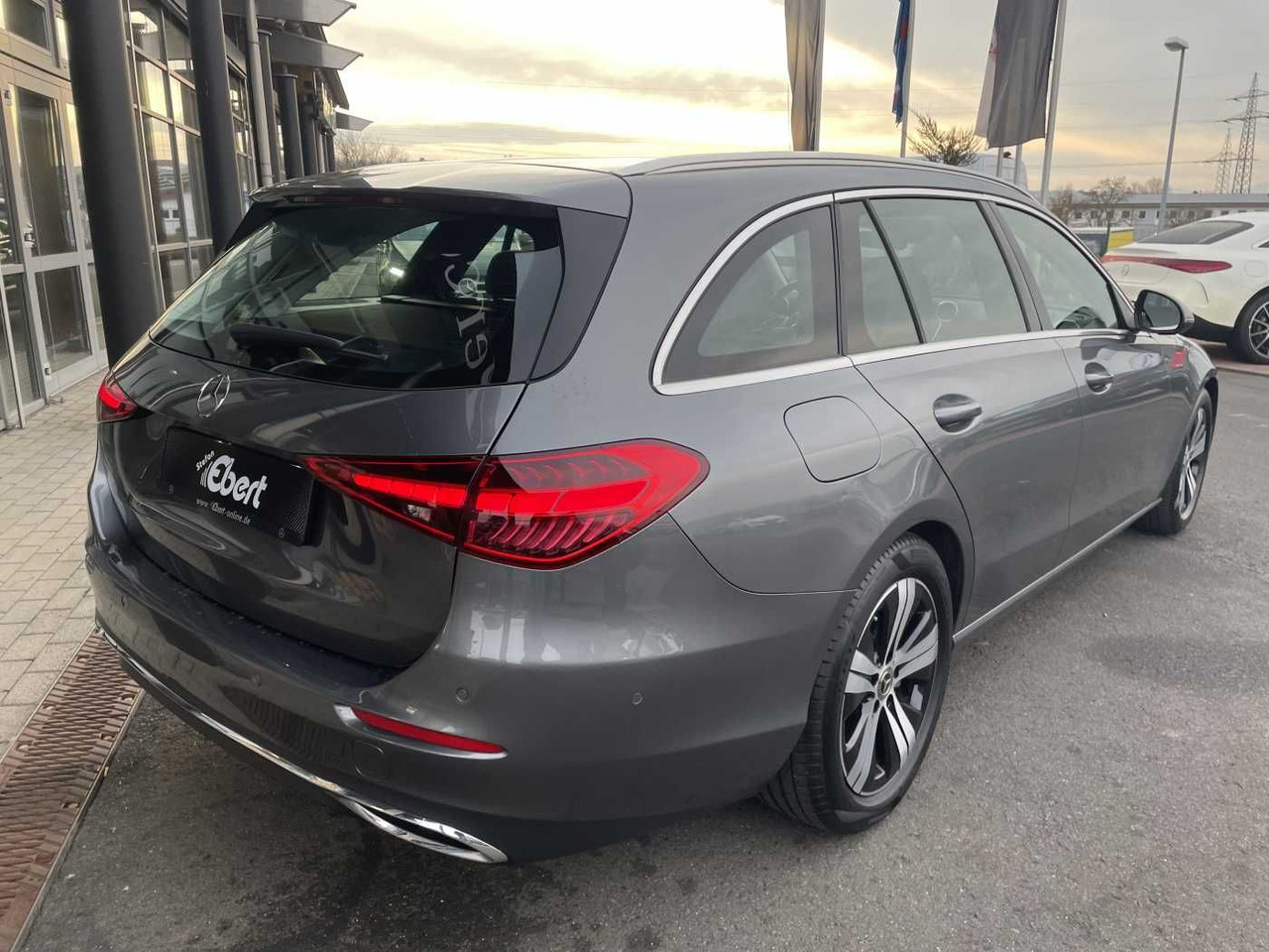 Mercedes-Benz C 180 T 9G AVANTGARDE+R-Kamera +PANO+SHZ+SPIEGEL - Coche: foto 4 Mercedes-Benz C 180 T 9G AVANTGARDE+R-Kamera +PANO+SHZ+SPIEGEL - Coche: foto 4