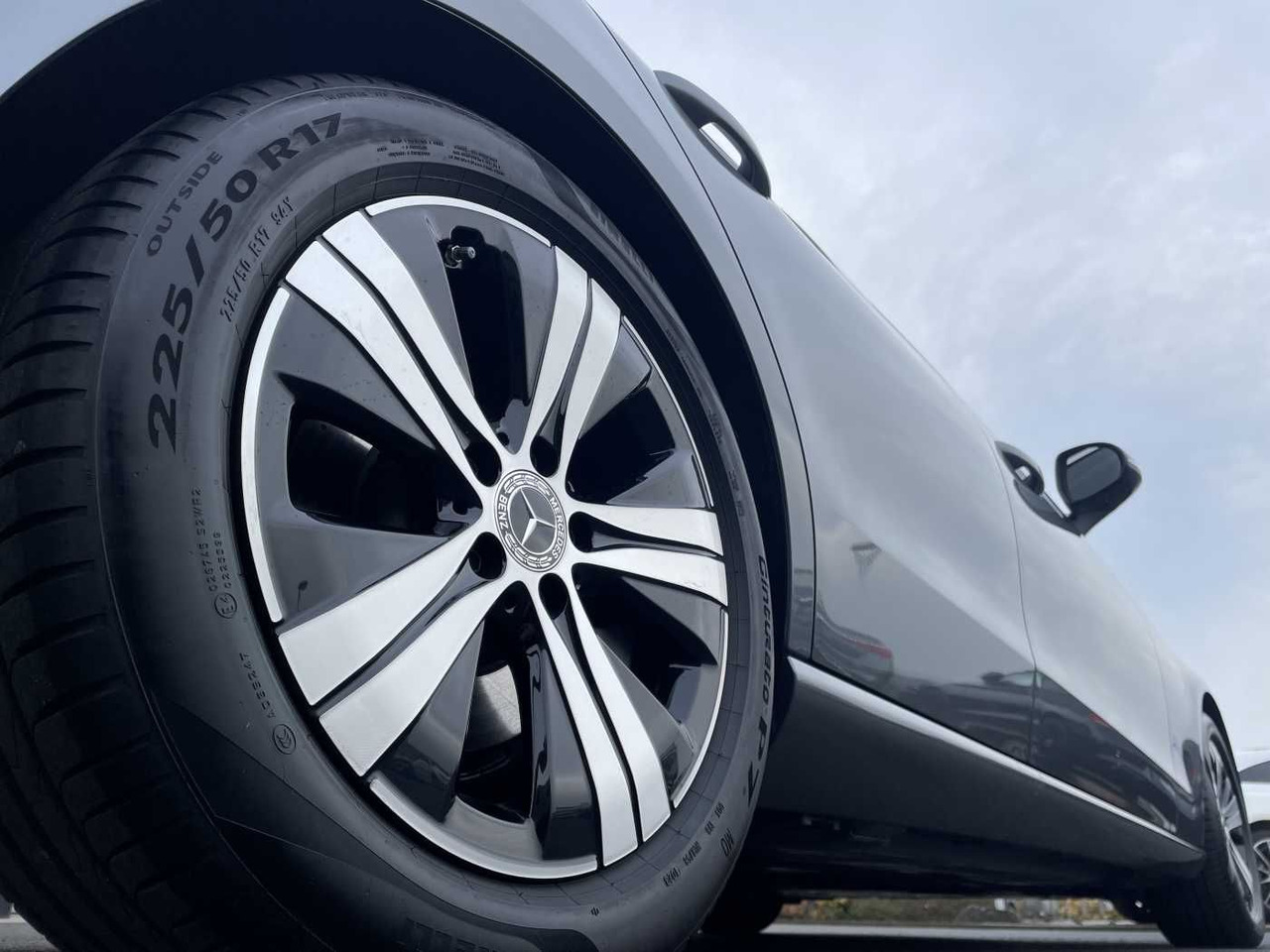 Mercedes-Benz C 180 T 9G AVANTGARDE+R-Kamera +PANO+SHZ+SPIEGEL - Coche: foto 5 Mercedes-Benz C 180 T 9G AVANTGARDE+R-Kamera +PANO+SHZ+SPIEGEL - Coche: foto 5