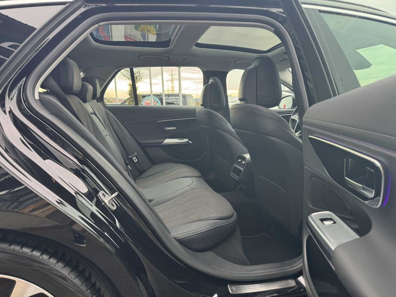 Mercedes-Benz E 200 T AVANTGARDE+DistrPlus+Pano+ AHK+Ambiente - Coche: foto 5 Mercedes-Benz E 200 T AVANTGARDE+DistrPlus+Pano+ AHK+Ambiente - Coche: foto 5