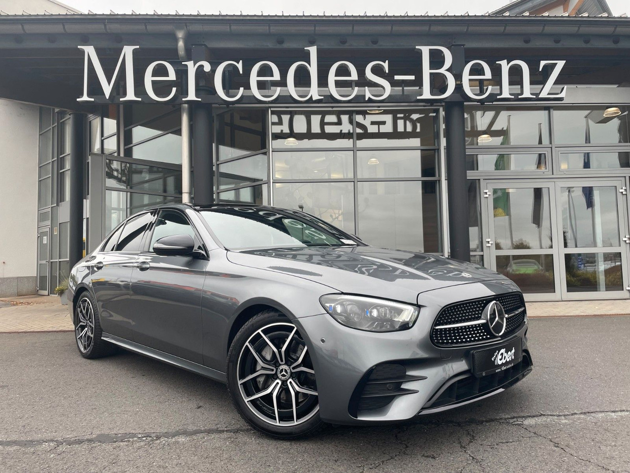 Sedan Mercedes-Benz E 220 d AMG+MBeam+Pano+Distr+R-Kamera: foto 1