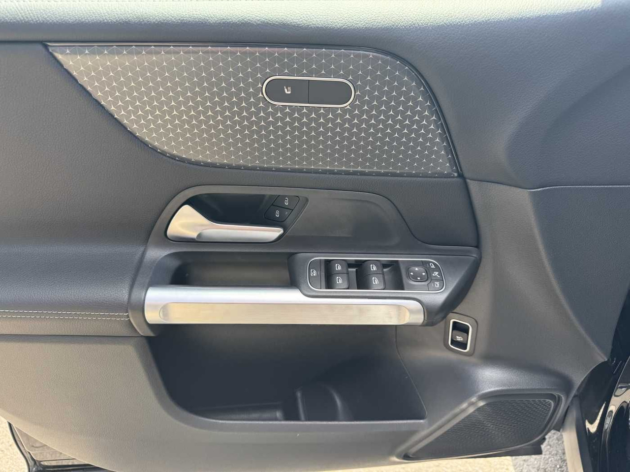 SUV/ Todoterreno Mercedes-Benz GLB 180 Progressive+AHK+RKamera+LED+ IHC+DAB: foto 10