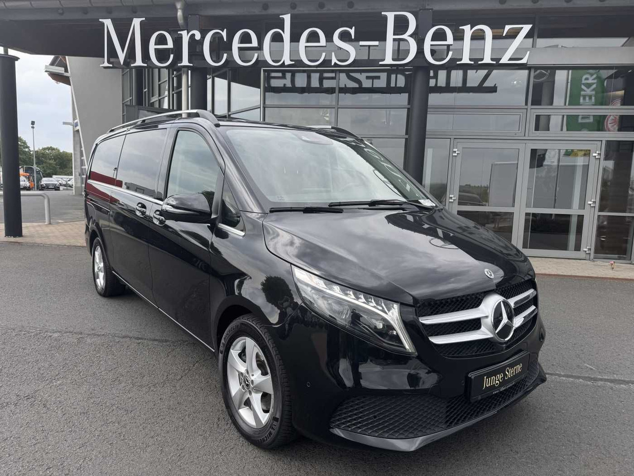 Mercedes-Benz V 300 d 4MATIC AVA 3430 AHK2,5 DISTRONIC 360 - Furgoneta de pasajeros: foto 1 Mercedes-Benz V 300 d 4MATIC AVA 3430 AHK2,5 DISTRONIC 360 - Furgoneta de pasajeros: foto 1