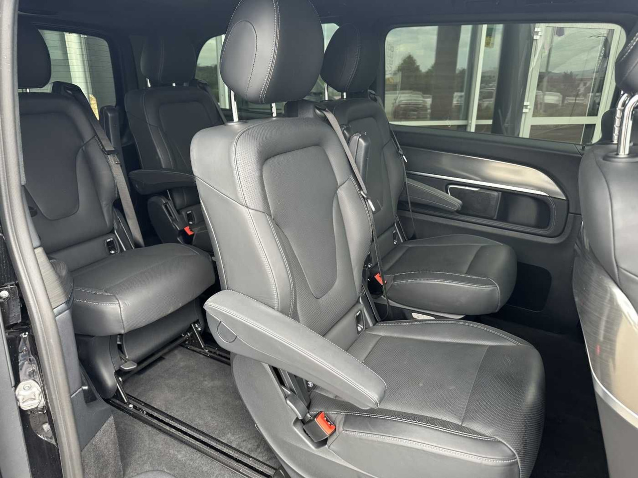 Coche familiar Mercedes-Benz V 300 d 4MATIC EXCLUSIVE AMG Panorama DISTRONIC: foto 8