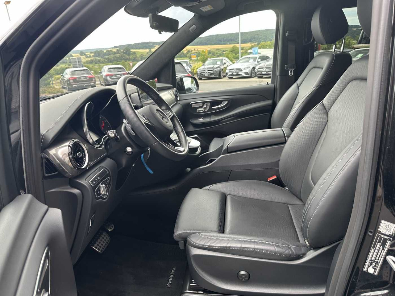 Coche familiar Mercedes-Benz V 300 d 4MATIC EXCLUSIVE AMG Panorama DISTRONIC: foto 10