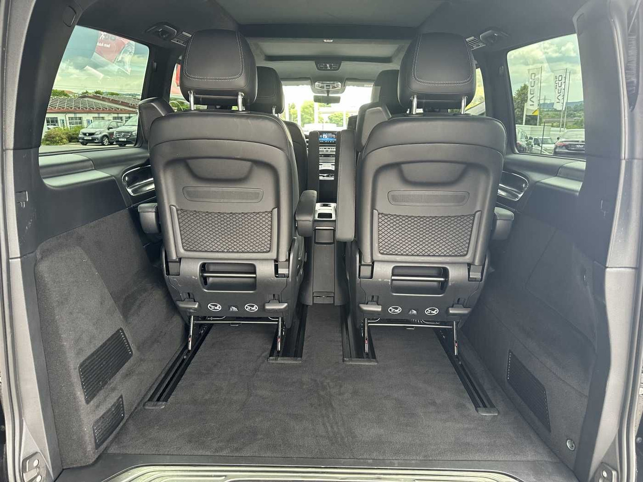 Coche familiar Mercedes-Benz V 300 d 4MATIC EXCLUSIVE AMG Panorama DISTRONIC: foto 6