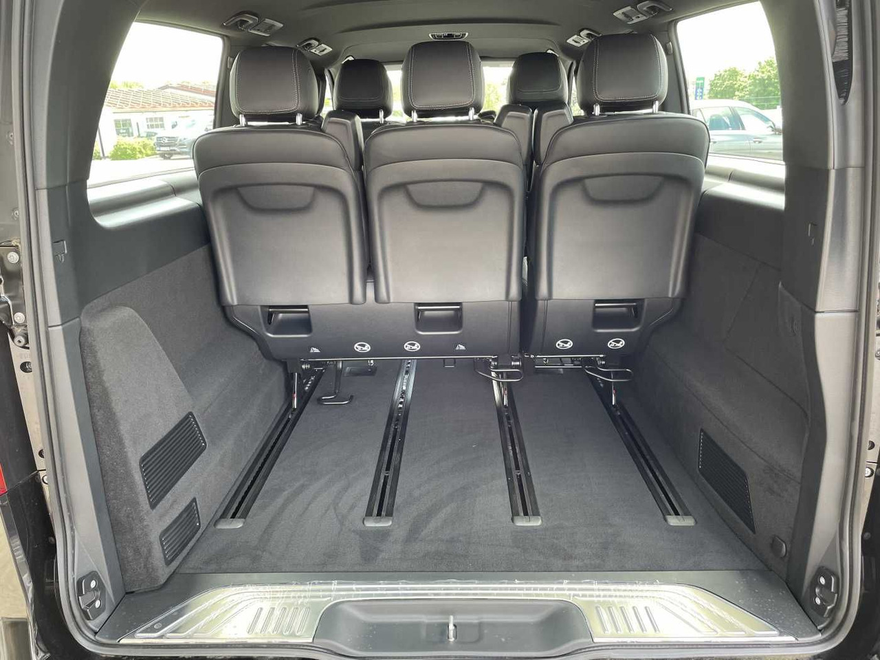 Mercedes-Benz V 300 d AVA 4MATIC AMG Kühlschrank AIRMATIC - Furgoneta de pasajeros: foto 5 Mercedes-Benz V 300 d AVA 4MATIC AMG Kühlschrank AIRMATIC - Furgoneta de pasajeros: foto 5