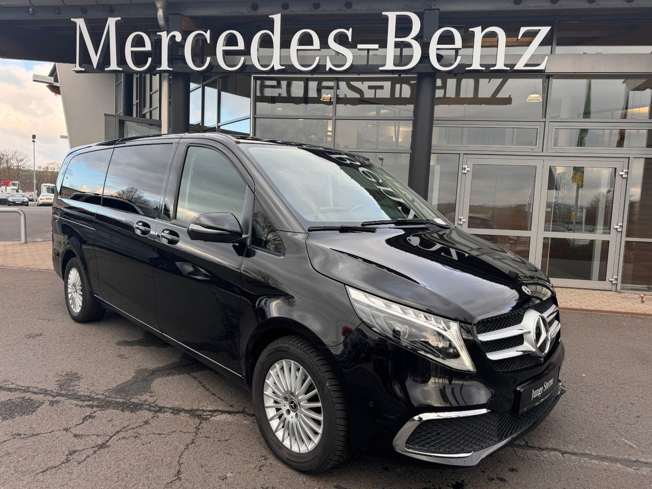 Mercedes-Benz V 300 d AVA Extralang 4MATIC AHK Stdh DISTRONIC - Coche familiar: foto 1 Mercedes-Benz V 300 d AVA Extralang 4MATIC AHK Stdh DISTRONIC - Coche familiar: foto 1