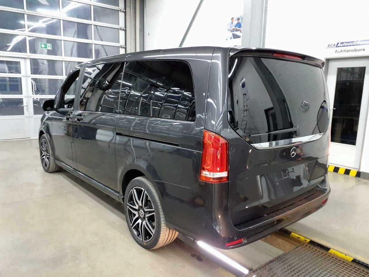 Mercedes-Benz V 300 d EDITION AMG AHK Tisch Leder ILS 7Sitze - Furgoneta de pasajeros: foto 4 Mercedes-Benz V 300 d EDITION AMG AHK Tisch Leder ILS 7Sitze - Furgoneta de pasajeros: foto 4