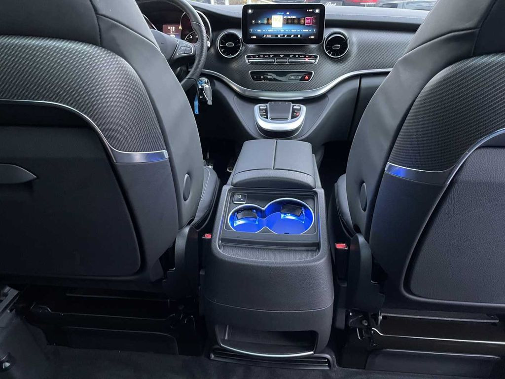 Minibús, Furgoneta de pasajeros Mercedes-Benz V 300 d EXCLUSIVE ED AMG Panorama AHK2,5 DISTRON: foto 9