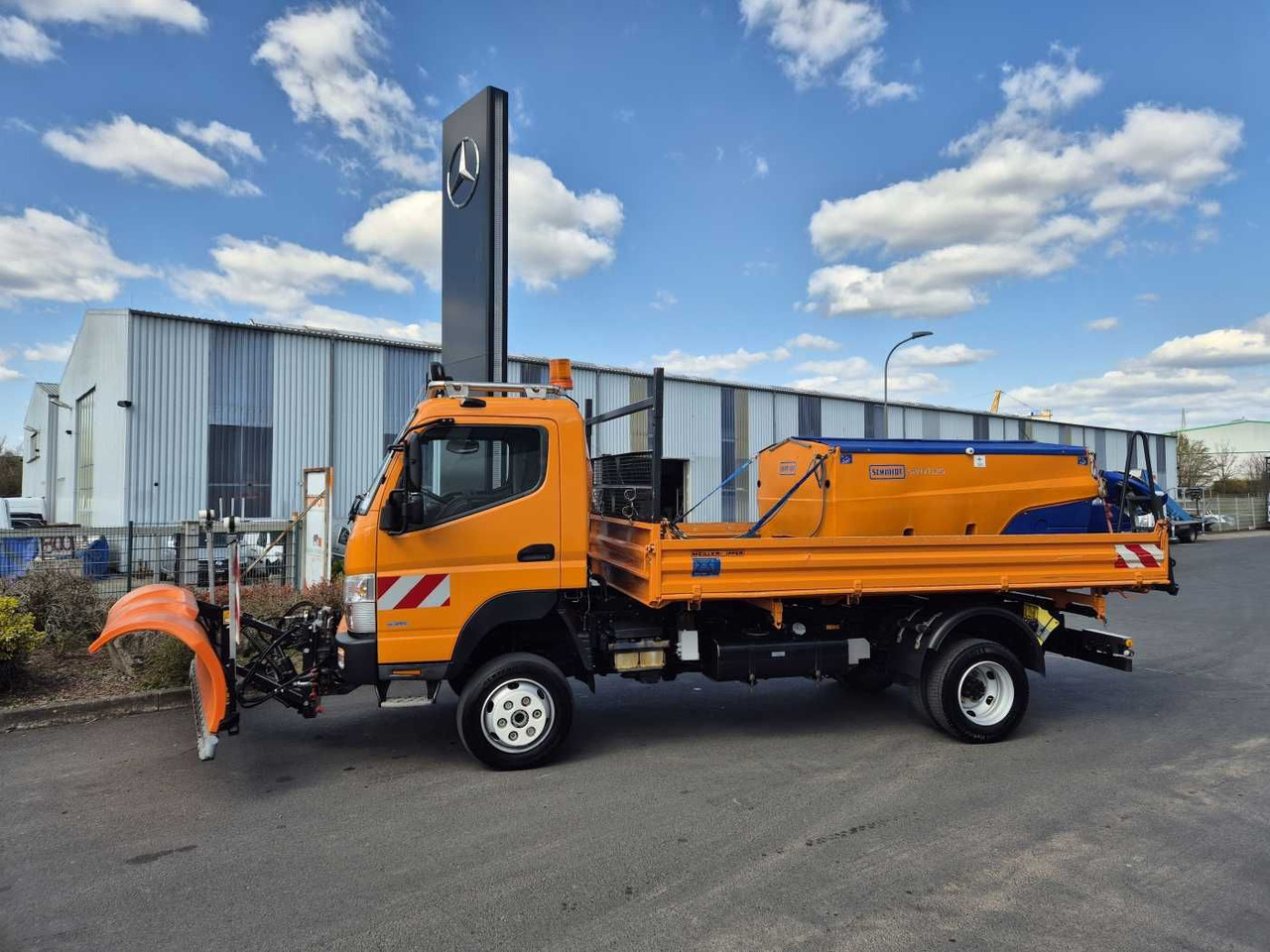 Mitsubishi Canter 6C18 4x4 Kipper Winterdienst Schild 2x AH - Furgoneta basculante: foto 4 Mitsubishi Canter 6C18 4x4 Kipper Winterdienst Schild 2x AH - Furgoneta basculante: foto 4