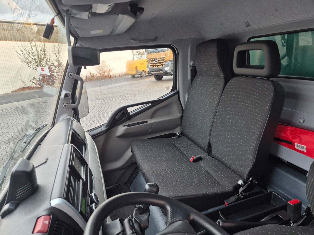 Furgoneta con lona Mitsubishi Canter 7C15 LBW Klima Navi Kamera AHK: foto 29 Furgoneta con lona Mitsubishi Canter 7C15 LBW Klima Navi Kamera AHK: foto 29