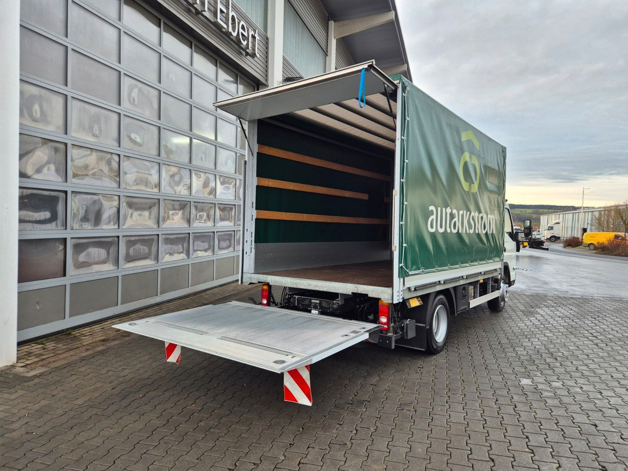 Furgoneta con lona Mitsubishi Canter 7C15 LBW Klima Navi Kamera AHK: foto 22 Furgoneta con lona Mitsubishi Canter 7C15 LBW Klima Navi Kamera AHK: foto 22