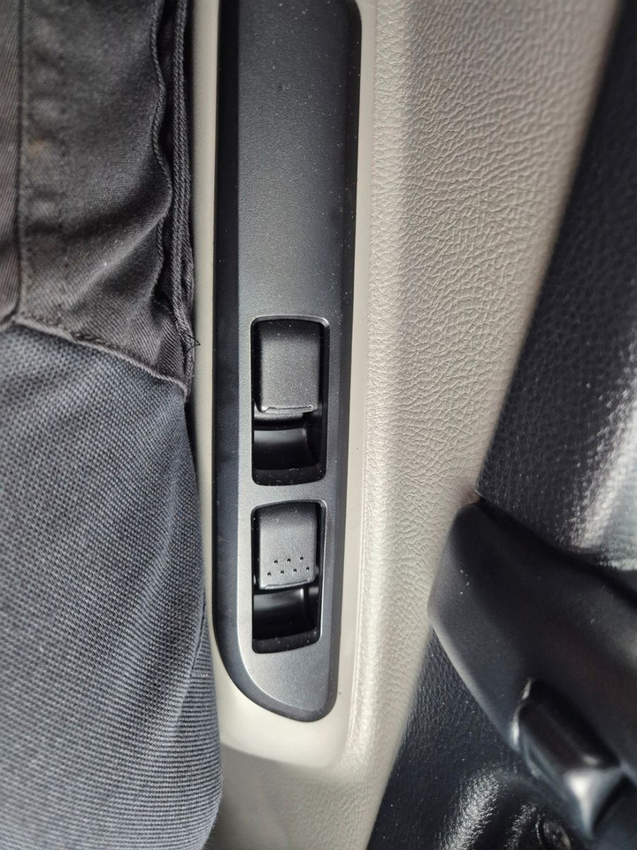 Furgoneta con lona Mitsubishi Canter 7C15 LBW Klima Navi Kamera AHK: foto 33 Furgoneta con lona Mitsubishi Canter 7C15 LBW Klima Navi Kamera AHK: foto 33