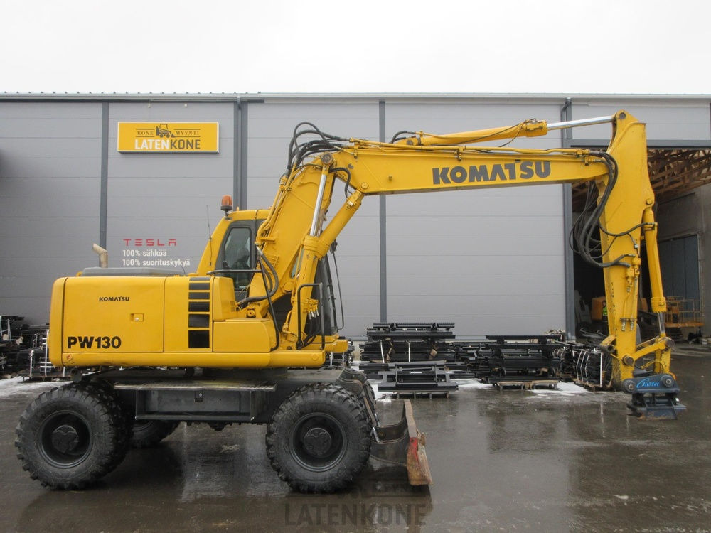 Komatsu PW130-6 Pyöräalustainen kaivinkone - Excavadora de ruedas: foto 1 Komatsu PW130-6 Pyöräalustainen kaivinkone - Excavadora de ruedas: foto 1