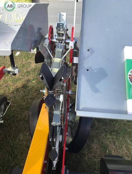 Solan S241-R semi-automatic grapple 2 row planter - Maquinaria de siembra: foto 5 Solan S241-R semi-automatic grapple 2 row planter - Maquinaria de siembra: foto 5