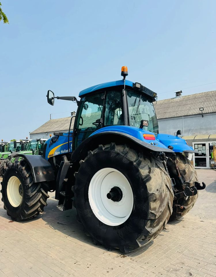 New Holland T8040 - Tractor: foto 5 New Holland T8040 - Tractor: foto 5