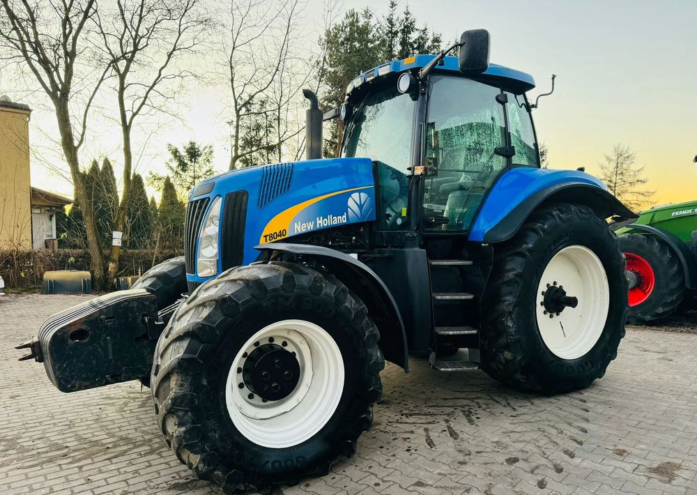 New Holland T8040 - Tractor: foto 5 New Holland T8040 - Tractor: foto 5
