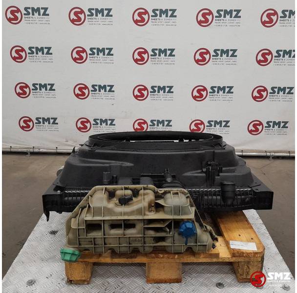 MAN Occ radiator MAN - Radiador para Camión: foto 2 MAN Occ radiator MAN - Radiador para Camión: foto 2