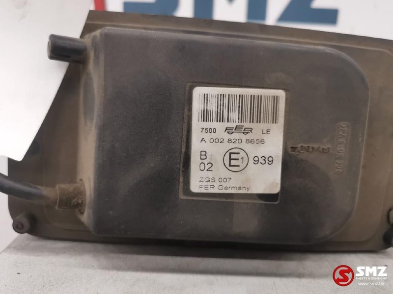 Mercedes-Benz Occ Mistlicht links Actros MP1 - Faro antiniebla para Camión: foto 3 Mercedes-Benz Occ Mistlicht links Actros MP1 - Faro antiniebla para Camión: foto 3