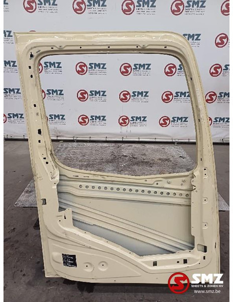 Mercedes-Benz Occ deur links Mercedes Antos - Puerta y piezas para Camión: foto 2 Mercedes-Benz Occ deur links Mercedes Antos - Puerta y piezas para Camión: foto 2