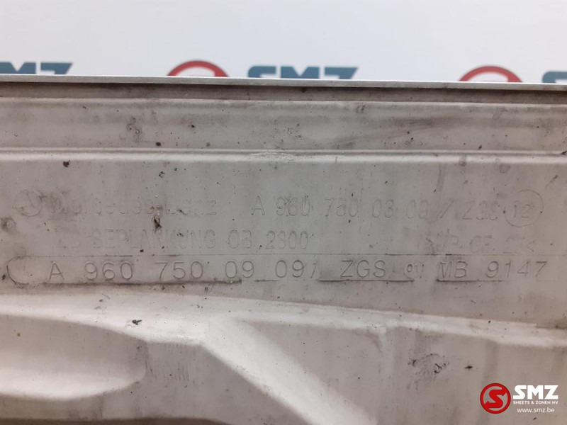 Mercedes-Benz Occ motorkap + windgeleiders Mercedes - Capota para Camión: foto 3 Mercedes-Benz Occ motorkap + windgeleiders Mercedes - Capota para Camión: foto 3