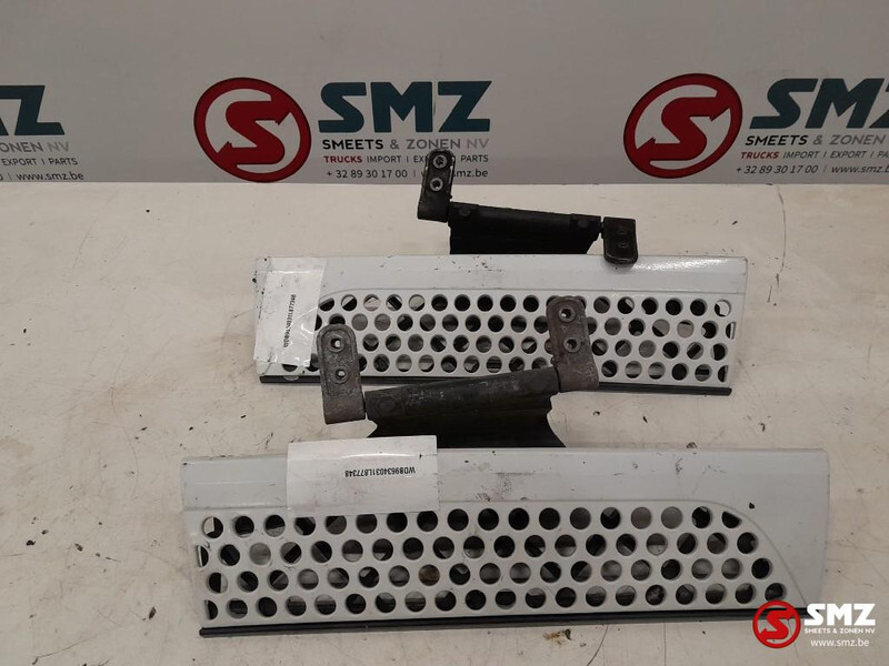 Mercedes-Benz Occ set radiatorgrille + opstap links en rechts Me - Parrilla para Camión: foto 2 Mercedes-Benz Occ set radiatorgrille + opstap links en rechts Me - Parrilla para Camión: foto 2