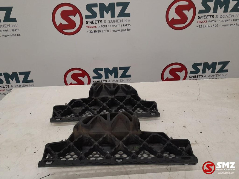 Mercedes-Benz Occ set radiatorgrille + opstap links en rechts Me - Parrilla para Camión: foto 3 Mercedes-Benz Occ set radiatorgrille + opstap links en rechts Me - Parrilla para Camión: foto 3
