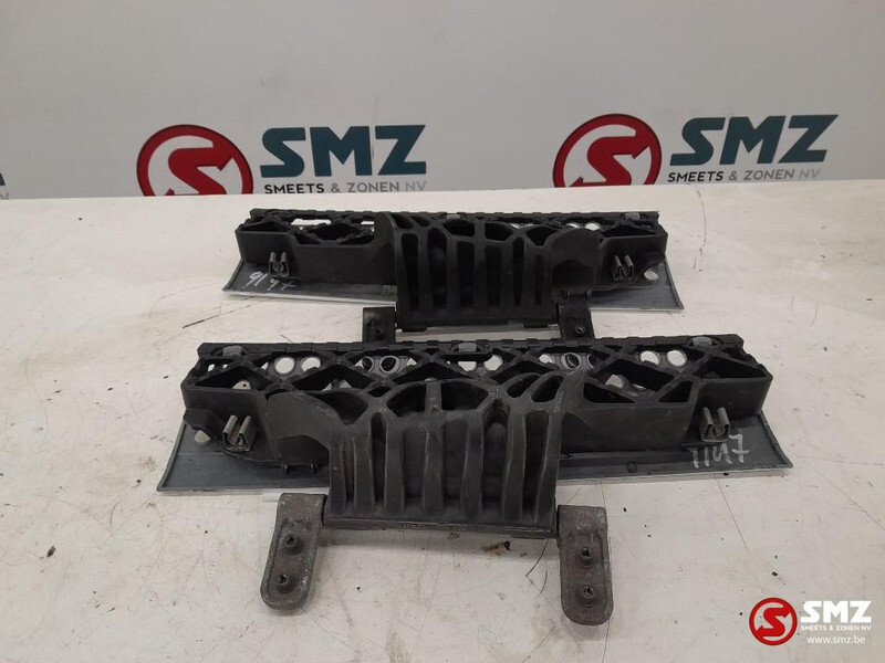 Mercedes-Benz Occ set radiatorgrille + opstap links en rechts Me - Parrilla para Camión: foto 4 Mercedes-Benz Occ set radiatorgrille + opstap links en rechts Me - Parrilla para Camión: foto 4