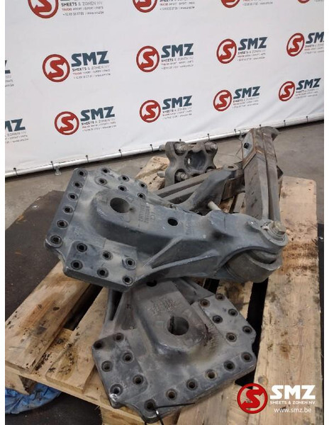 Renault Occ set veersteunen + armen Renault T 21682249 216 - Dirección para Camión: foto 1 Renault Occ set veersteunen + armen Renault T 21682249 216 - Dirección para Camión: foto 1