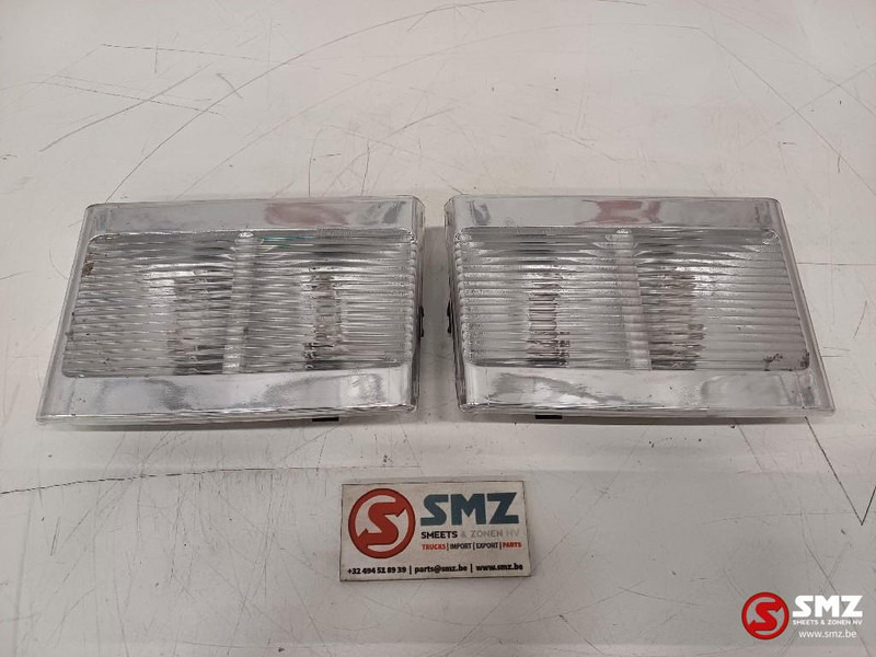 Volvo Occ binnenverlichting links + rechts Volvo - Cabina e interior para Camión: foto 1 Volvo Occ binnenverlichting links + rechts Volvo - Cabina e interior para Camión: foto 1