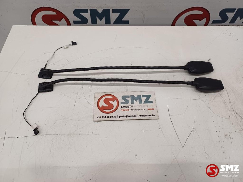 Volvo Occ set van 2 leeslampen Volvo - Cabina e interior para Camión: foto 2 Volvo Occ set van 2 leeslampen Volvo - Cabina e interior para Camión: foto 2