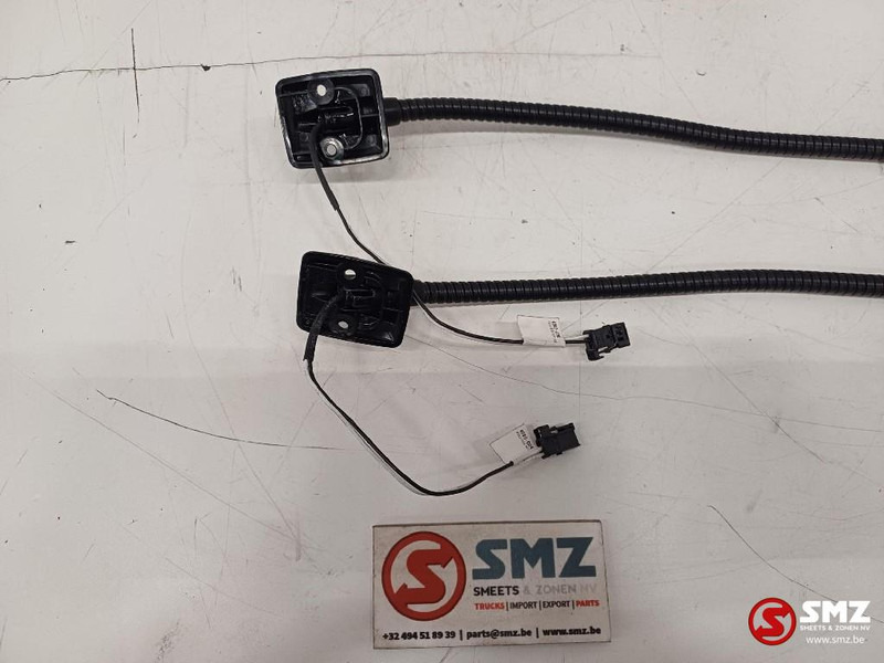 Volvo Occ set van 2 leeslampen Volvo - Cabina e interior para Camión: foto 3 Volvo Occ set van 2 leeslampen Volvo - Cabina e interior para Camión: foto 3