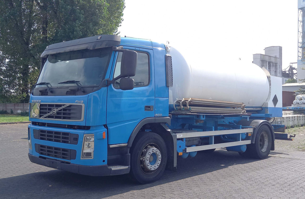 VOLVO Gas tank truck cryogenic used for oxygen, argon, nitrogen - Camión cisterna: foto 2 VOLVO Gas tank truck cryogenic used for oxygen, argon, nitrogen - Camión cisterna: foto 2