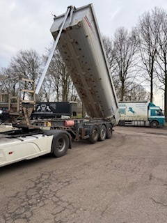 Schmitz Cargobull Stalen kipper 24 cub - Semirremolque volquete: foto 1 Schmitz Cargobull Stalen kipper 24 cub - Semirremolque volquete: foto 1