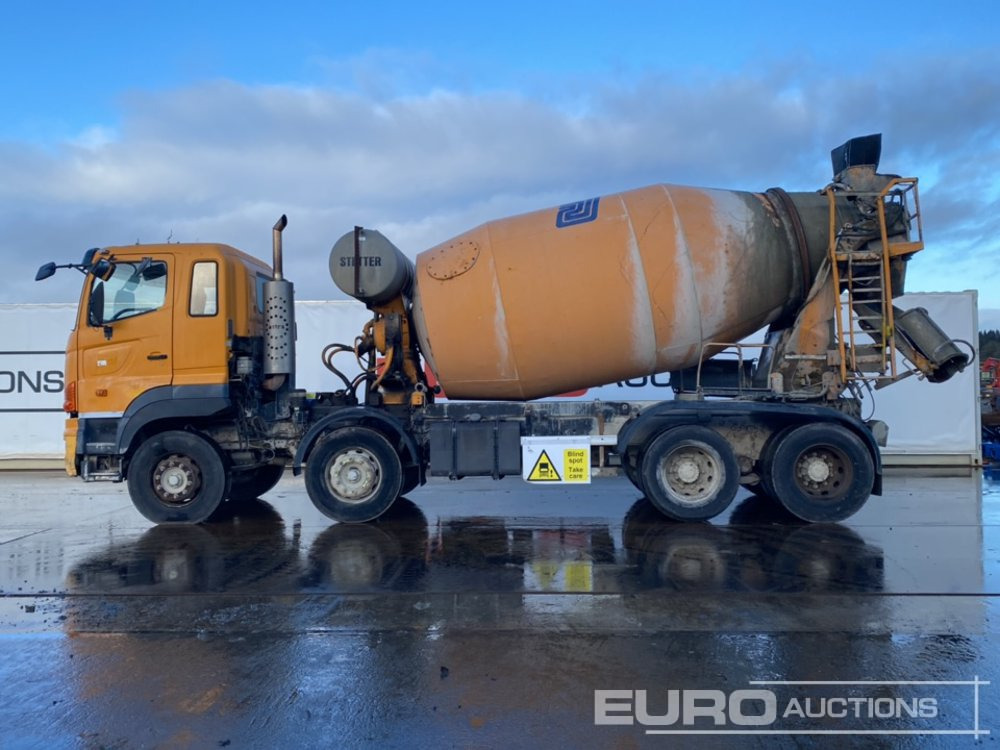 2006 Hino 3213 - Camión hormigonera: foto 2 2006 Hino 3213 - Camión hormigonera: foto 2