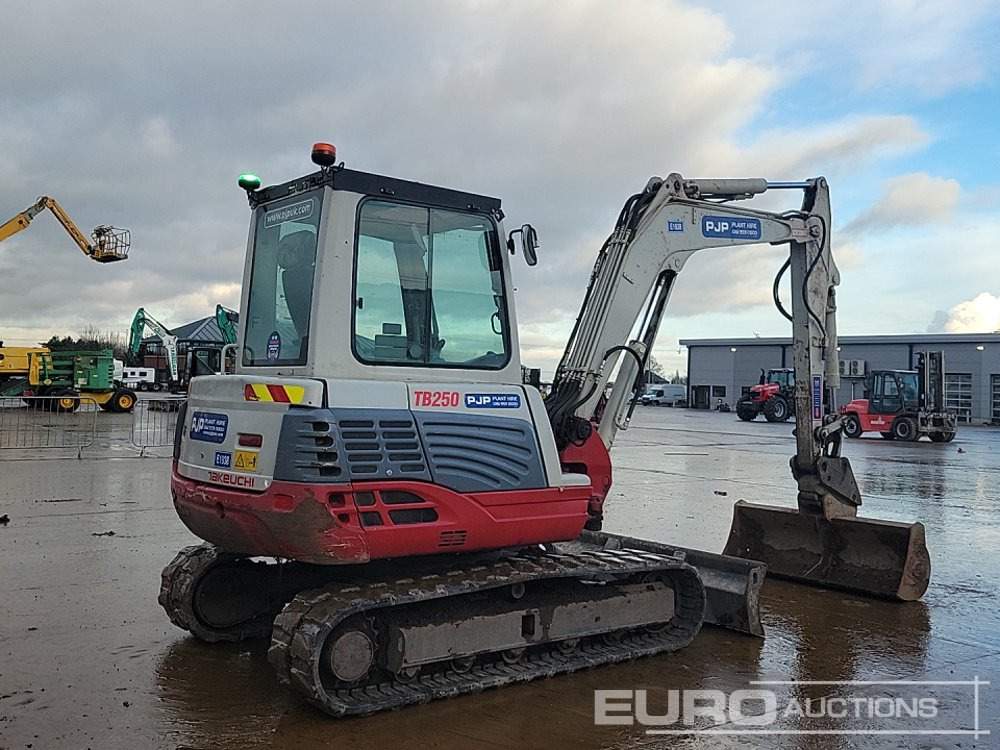 2019 Takeuchi TB250 - Miniexcavadora: foto 5 2019 Takeuchi TB250 - Miniexcavadora: foto 5