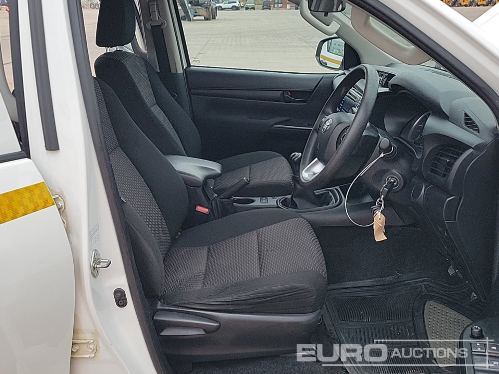 Pick-up 2020 Toyota Hilux Active: foto 28