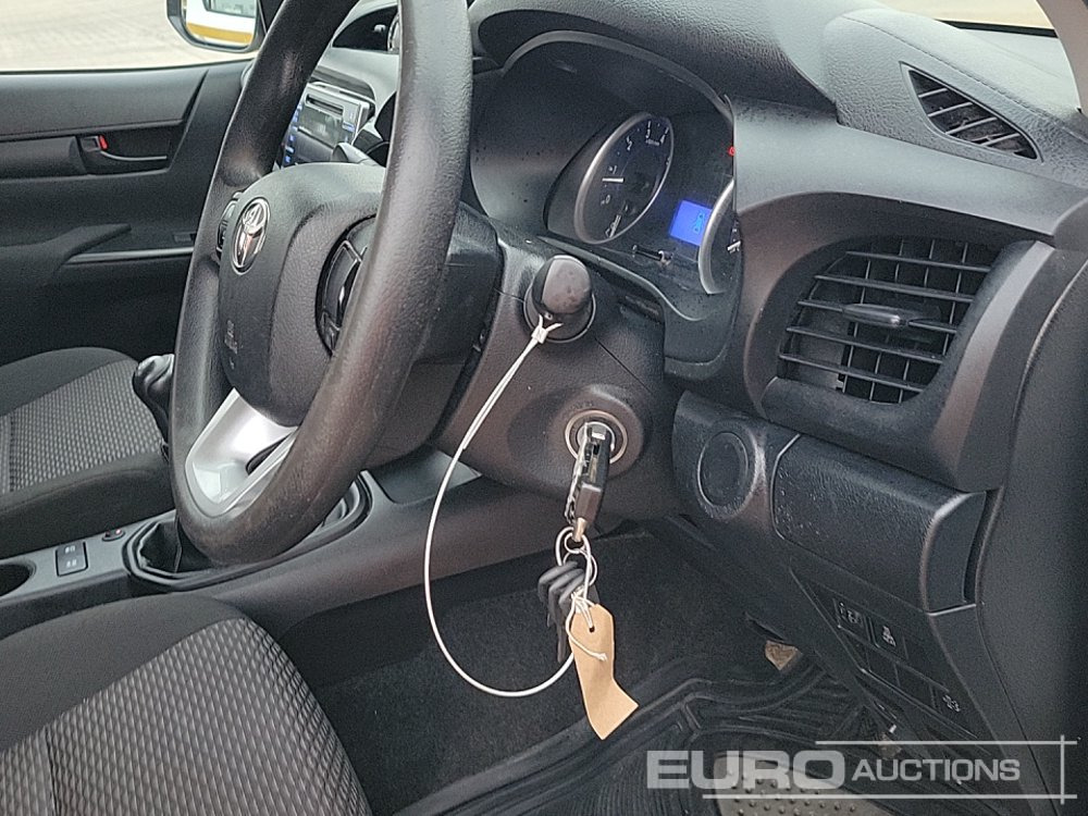 Pick-up 2020 Toyota Hilux Active: foto 31