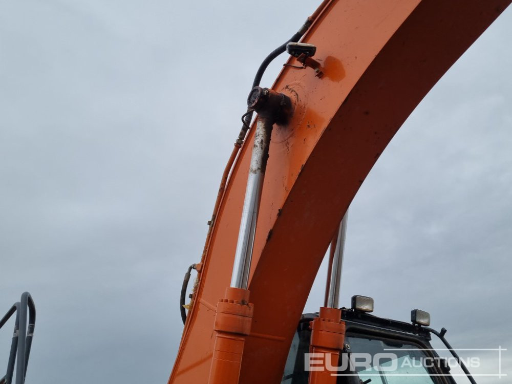 Excavadora de cadenas 2022 Hitachi ZX220LC: foto 46