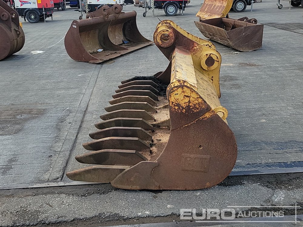 CAT 94" Ditching Bucket 80mm Pin to suit 20 Ton Excavator - Cazo: foto 2 CAT 94" Ditching Bucket 80mm Pin to suit 20 Ton Excavator - Cazo: foto 2