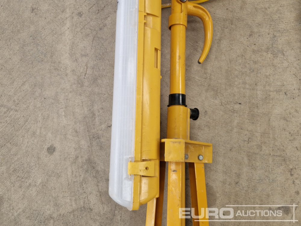 Equipo de construcción Elite/Nightsearcher 110/240 Volt LED Tripod Work Light (2 of): foto 12