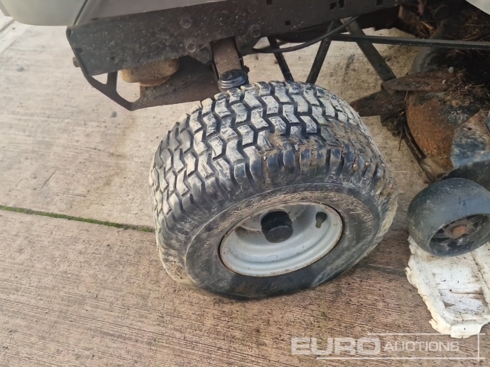 Husqvarna Petrol Ride on Lawnmower (Non Runner) - Cortacésped: foto 5 Husqvarna Petrol Ride on Lawnmower (Non Runner) - Cortacésped: foto 5