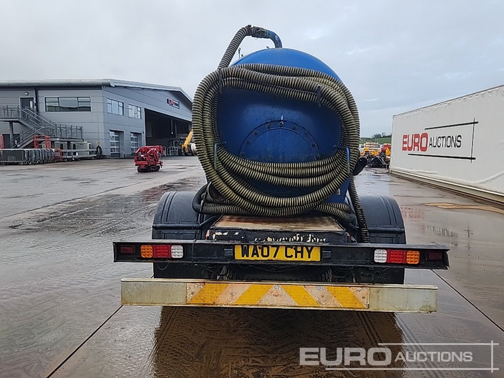 Isuzu NQR - Camión cisterna: foto 4 Isuzu NQR - Camión cisterna: foto 4