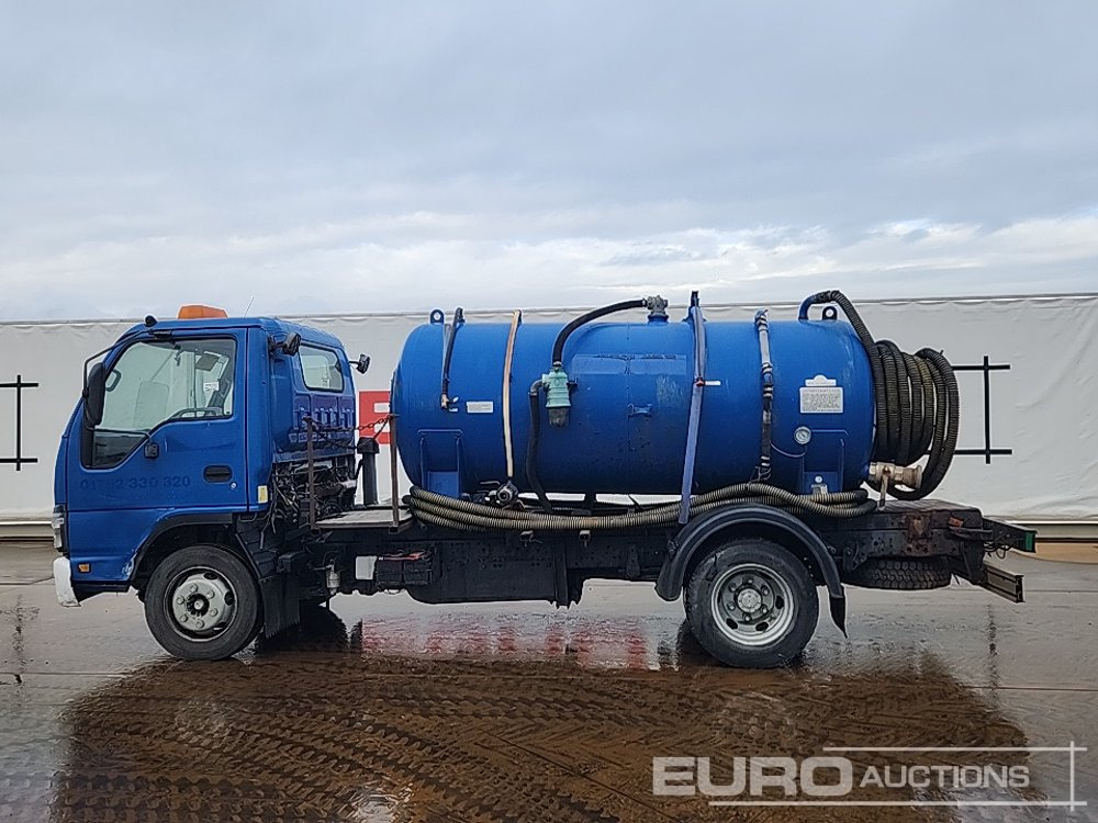 Isuzu NQR - Camión cisterna: foto 2 Isuzu NQR - Camión cisterna: foto 2