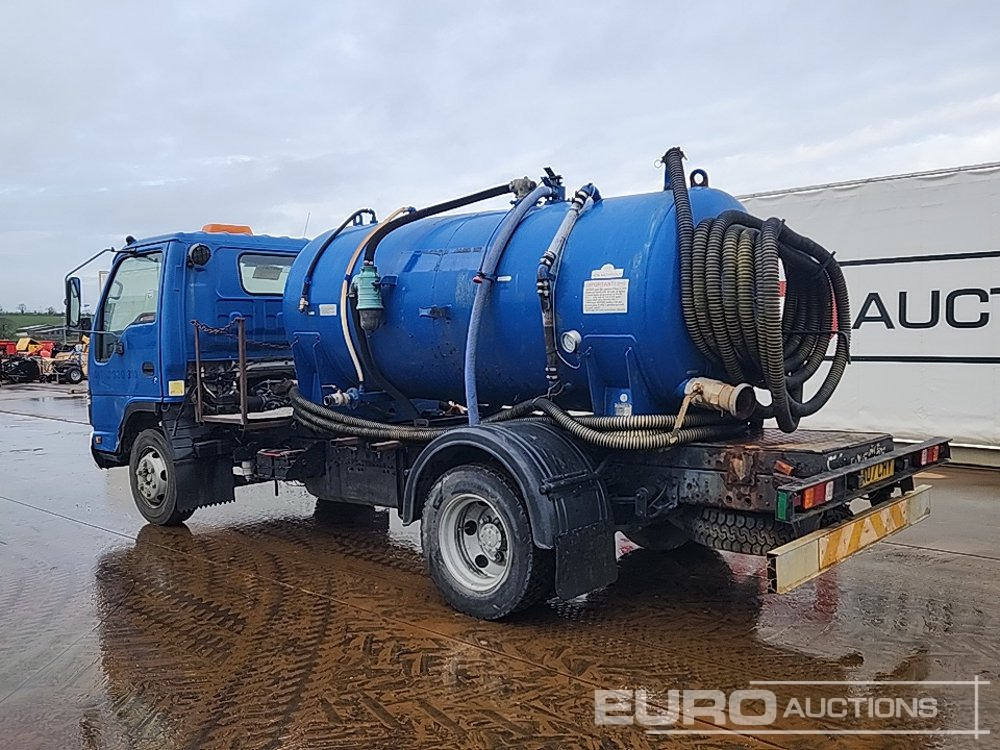 Isuzu NQR - Camión cisterna: foto 3 Isuzu NQR - Camión cisterna: foto 3