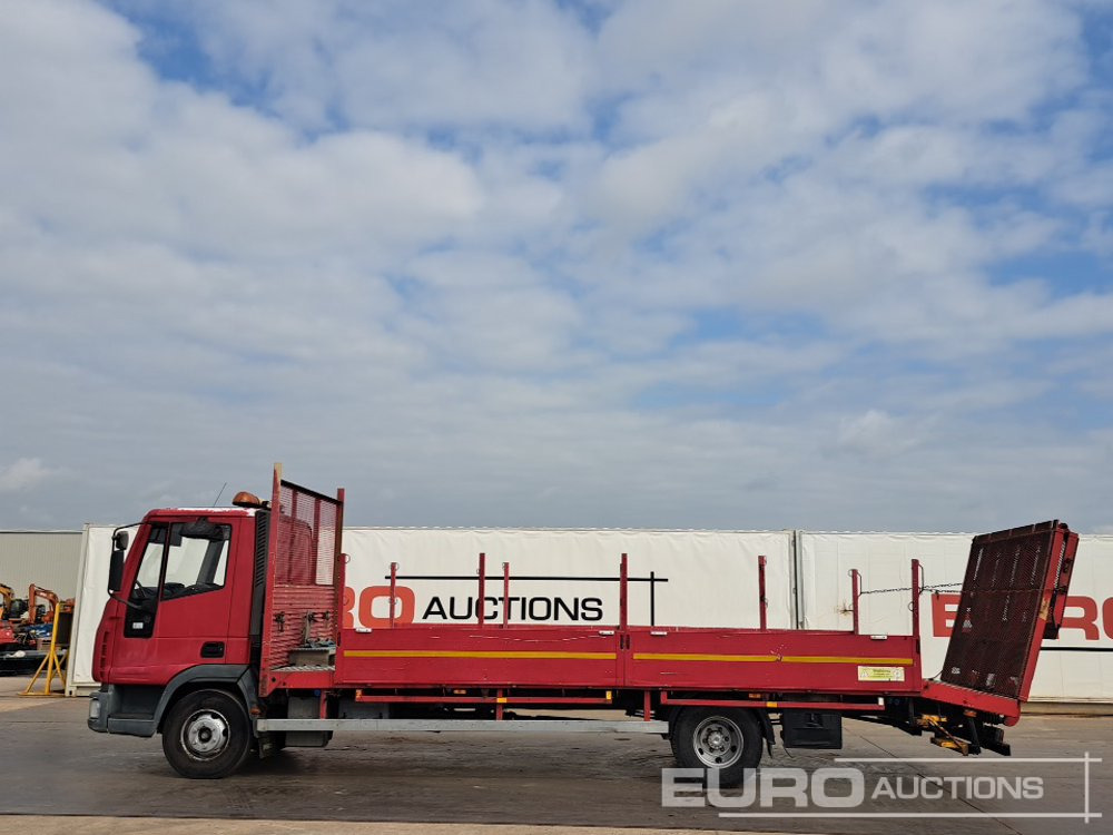 Iveco 4x2 Beavertail Plant Lorry, Winch, Hydraulic Fliptoe Ramp (Remote in Office) (Reg. Docs. Available) - Camión caja abierta: foto 2 Iveco 4x2 Beavertail Plant Lorry, Winch, Hydraulic Fliptoe Ramp (Remote in Office) (Reg. Docs. Available) - Camión caja abierta: foto 2
