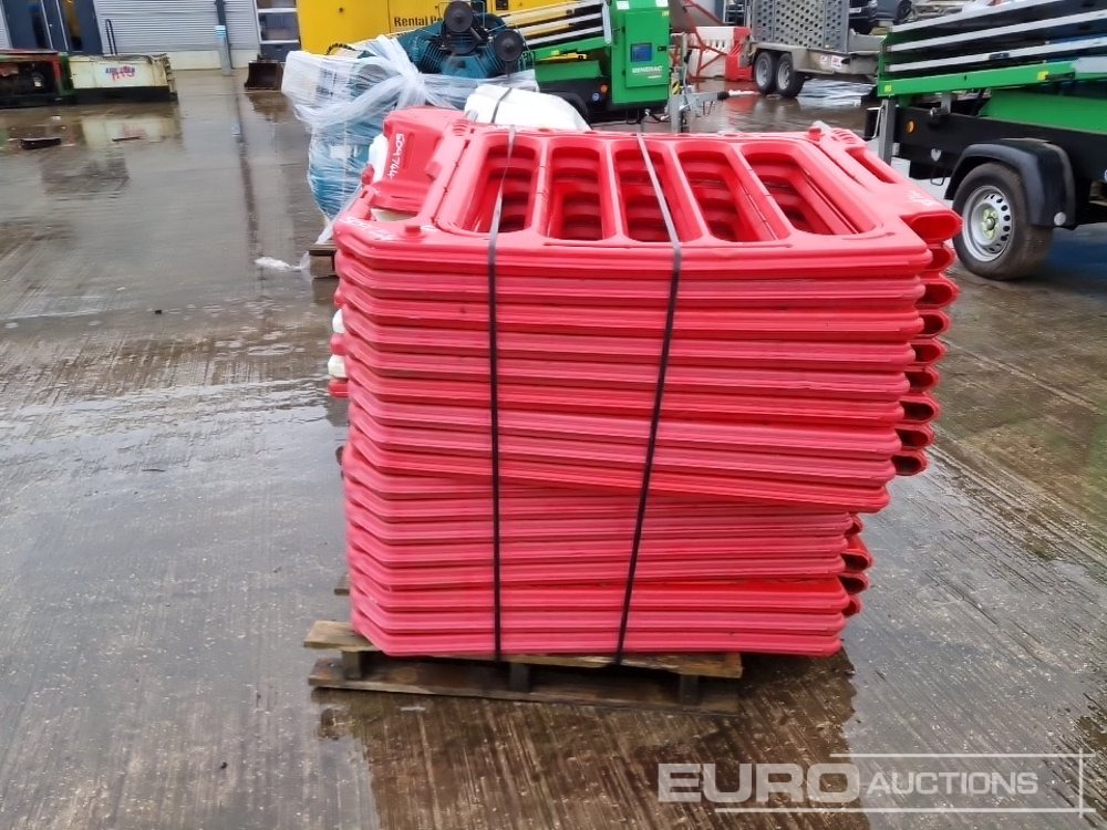 Pallet of Plastic Pedestrian Safety Barriers (2 of) - Equipo de construcción: foto 2 Pallet of Plastic Pedestrian Safety Barriers (2 of) - Equipo de construcción: foto 2