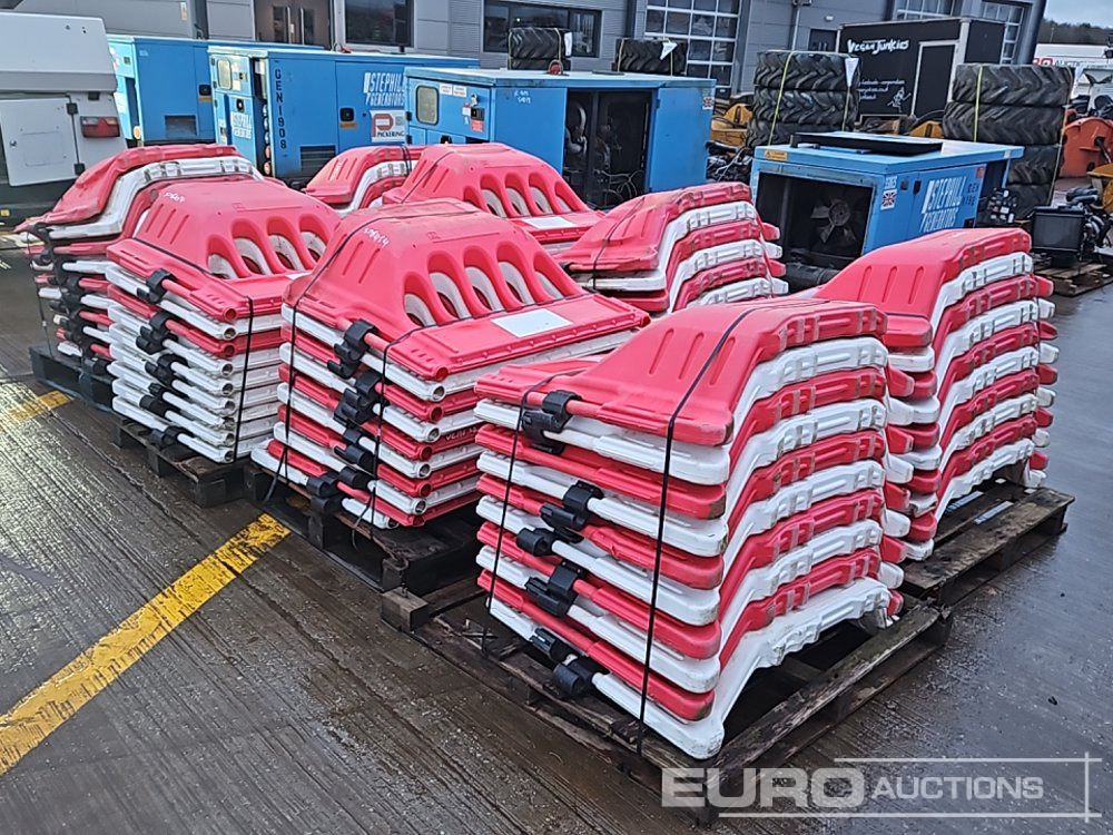 Pallet of Plastic Water Filled Safety Barrier (8 of) - Equipo de construcción: foto 3 Pallet of Plastic Water Filled Safety Barrier (8 of) - Equipo de construcción: foto 3
